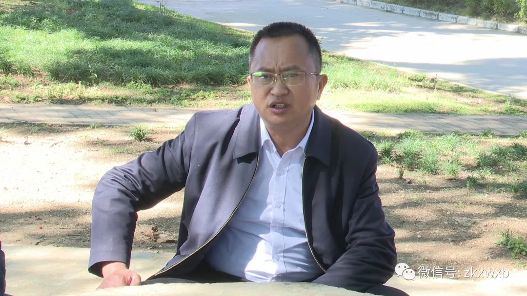 段寿华深入勐堆乡勐捧镇调研